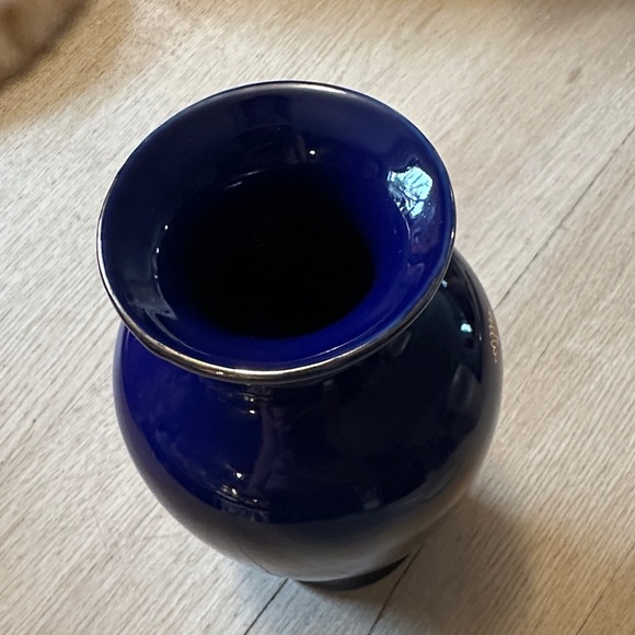 VINTAGE | 1970’s Japanese Cobalt Blue Floral Hand Painted Vase - Picture 8 of 13